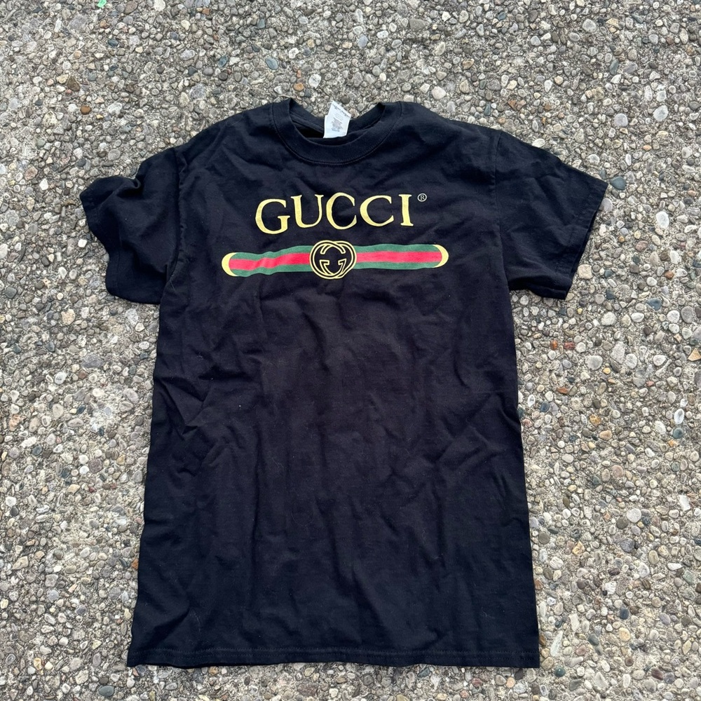 G ucci Short Sleevee T Shirt Men’s Sz Small Good Condition Black